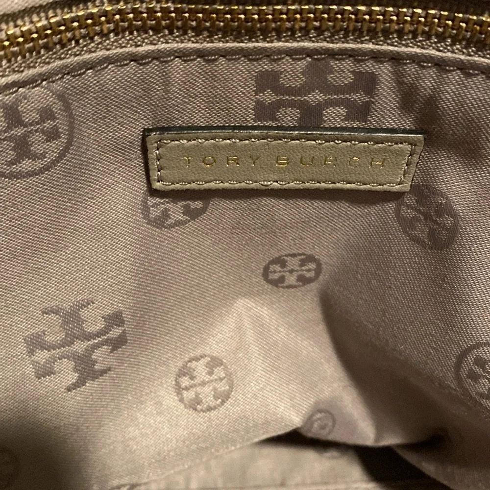 STUNNING Tory Burch Gray Leather Shoulder Bag in EUC